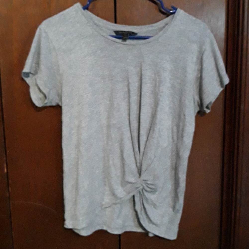 🍂4 for $10🍂 Heathered gray Tee with twist